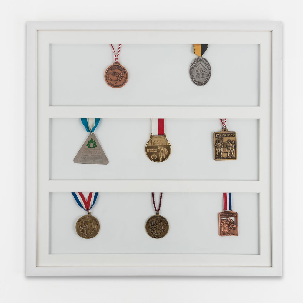 Lijst voor medailles 50x50 cm, wit 